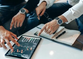 Institutional investors reviewing Bitcoin smart accounts and crypto investment strategies.