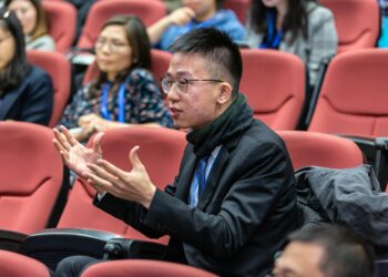 Justin Sun speaking at a conference, highlighting tensions in the crypto governance debate.