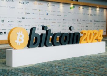 Paul Sztorc presenting eCash, a Bitcoin hard fork proposal, at a tech conference.