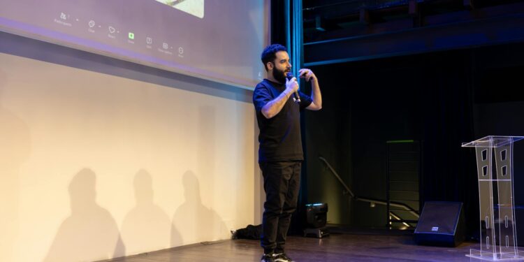 Alex Mashinsky speaking at a fintech conference, highlighting crypto regulation issues.