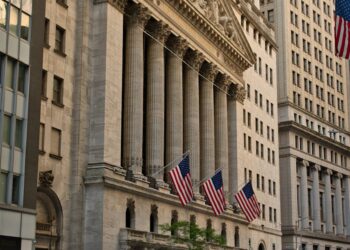 Traders look concerned at the New York Stock Exchange as markets drop significantly.