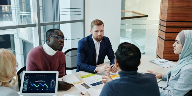 Investors discuss stablecoin strategies at a financial conference, highlighting Tether's support.