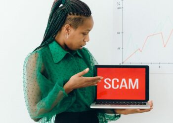 Graph showing rising losses due to cryptocurrency scams over recent years.