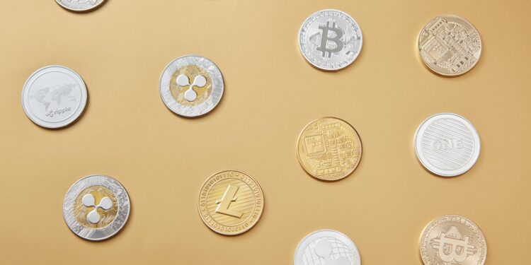 F2pool logo with Litecoin and blockchain graphics, symbolizing the resolved chain split issue.