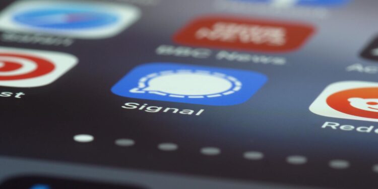 iPhone displaying Signal app with notification previews, highlighting privacy concerns.