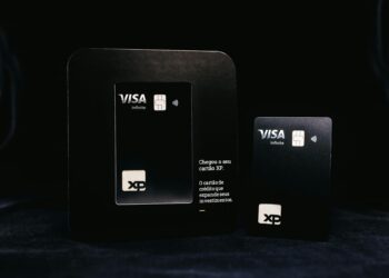 SBI and Visa representatives showcase the new crypto rewards card at a press event.